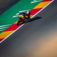 David Muñoz gana su primera carrera de Moto3 batiendo a Máximo Quiles en la última curva de MotorLand 
