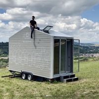 Quería una casa autosuficiente, prefabricada y sin renunciar a nada: al final decidió fabricarla el mismo