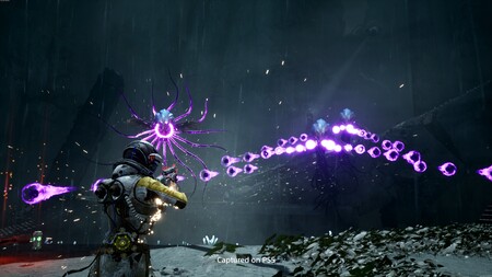 Returnal presume de su frenética acción con un gameplay que muestra sus mecánicas y el uso del DualSense