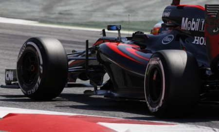 Ferrari, Red Bull y McLaren no ven la luz en Montmeló