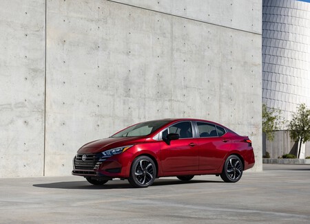 Nissan Versa 2023 1600 04
