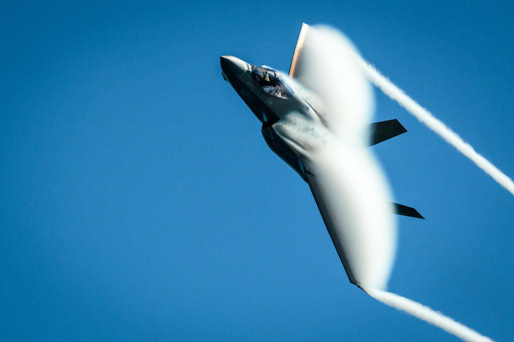 Irán está ganando la guerra con las "matemáticas de Ucrania": no hace falta derribar cazas de EEUU, basta con obligarlos a despegar 