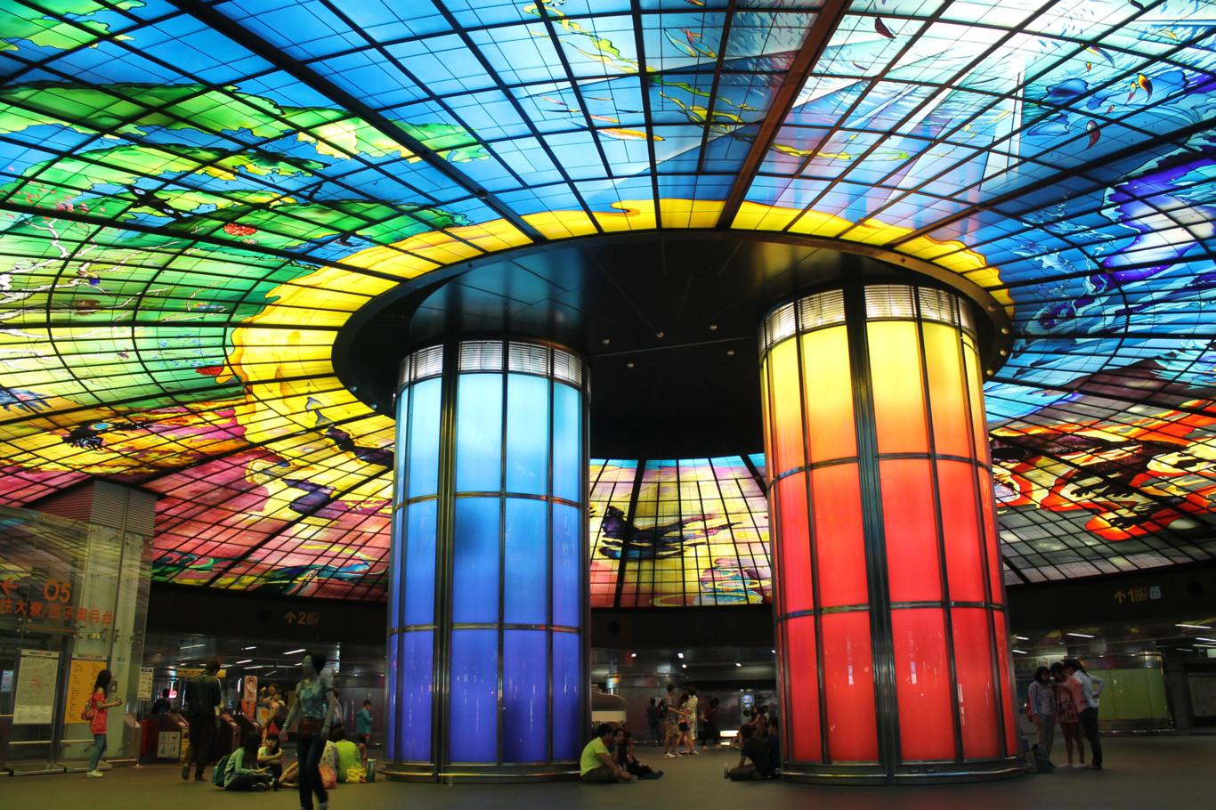 Cuando la belleza está en el subsuelo: estas 12 estaciones bien merecen un viaje en metro