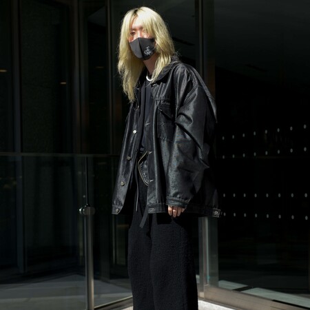 Todo al negro: así es como protagoniza el mejor street-style de la semana los looks vistos por las calles