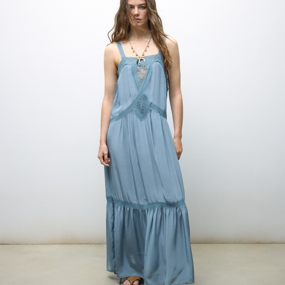 Tintoretto
Vestido lencero midi con tirantes y encaje