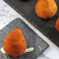 Ni croquetas, ni empanadillas: el mejor aperitivo frito para aprovechar pollo es esta receta brasileña 
