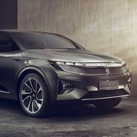 Byton Crossover Concept: este SUV chino y eléctrico promete una pantalla de... ¡49 pulgadas!
