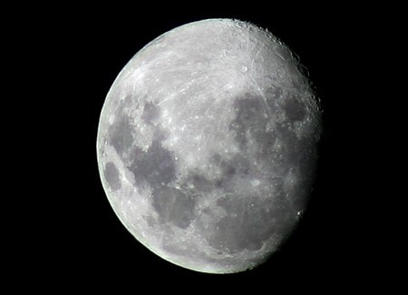 La luna no influye en el parto