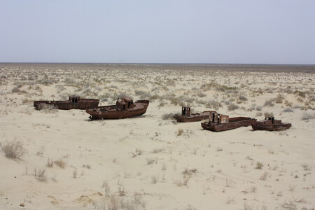 A URSS desviou a água de dois rios enormes para o cultivo de algodão. Hoje, o local é palco de um dos maiores desastres ambientais da história: um deserto de 62.000 km².