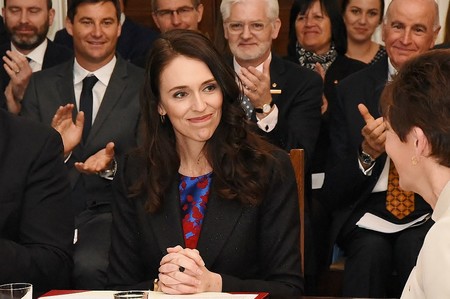 La primera ministra de Nueva Zelanda anuncia que está embarazada y tomará baja maternal