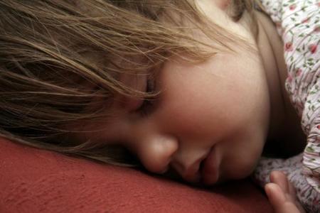 Mi hijo ronca habitualmente, ¿tiene un trastorno respiratorio durante el sueño?