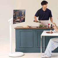 Samsung ha creado una pantalla con forma de lámpara que funciona como tele o monitor: un diseño diferente y bien pensado