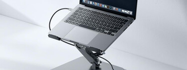 Este soporte para MacBook me soluciona un problema a la hora de trabajar. Y de paso me da conexión para el monitor y dos periféricos 