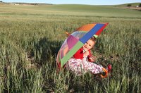 La foto de tu bebé en abril: María en el campo