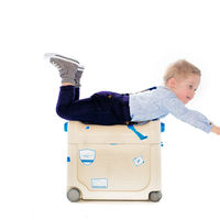 Crean una maleta-cama para que los niños viajen como reyes