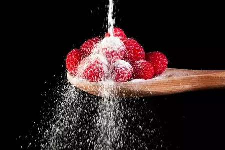 Azúcar natural vs. azúcar añadido: sus diferencias y cómo reducir aquel que perjudica nuestro cuerpo