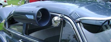 No es un torpedo pegado a la ventanilla. Este cacharro era mejor que un abanico cuando aún no se había inventado el aire acondicionado en los coches