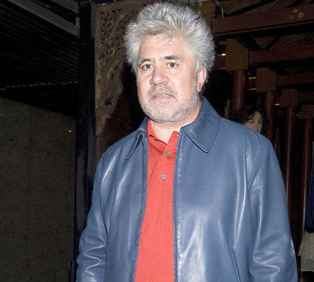 Pedro Almodóvar celebra su cumpleaños con amigos