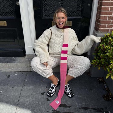 Las Adidas Tokyo plateadas que son la versión cómoda de los mocasines para ir a la oficina