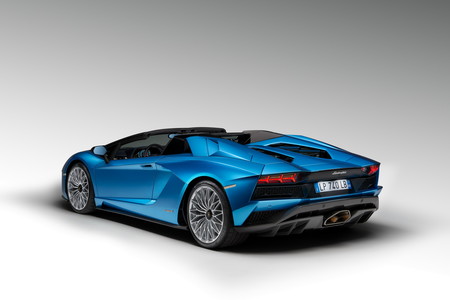 Lamborghini Aventador S Roadster 5