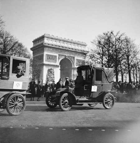 De llevar soldados al frente en taxi a ser predecesores de Uber. Esta es la increíble historia de los taxis de la Marne