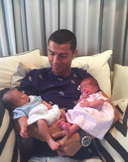 Ay, que Cristiano Ronaldo nos presenta a sus bebés