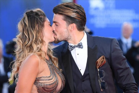 Mariano di Vaio llegó al Festival de Venecia, pero su esposa se robó todas las miradas