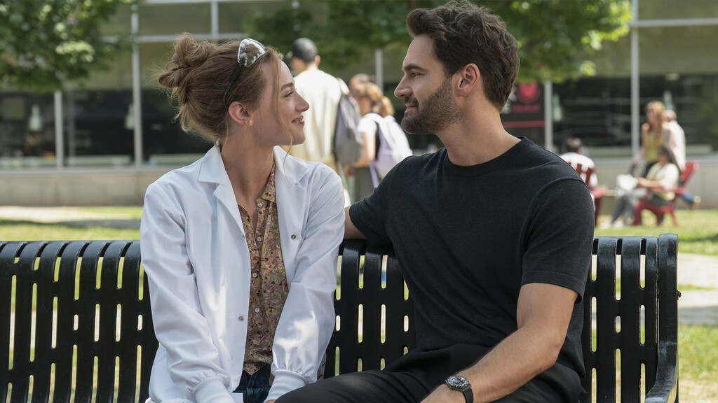 La comedia romántica de moda no es en realidad una comedia: lo que 'La hipótesis del amor' revela sobre las mujeres en la ciencia