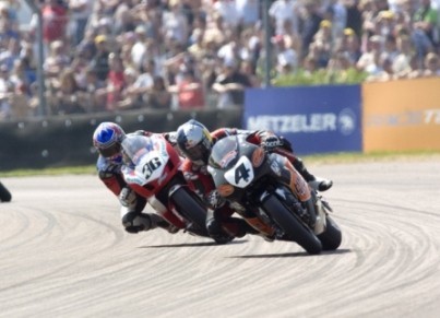 Otro doblete para Gregorio Lavilla, esta vez en Thruxton