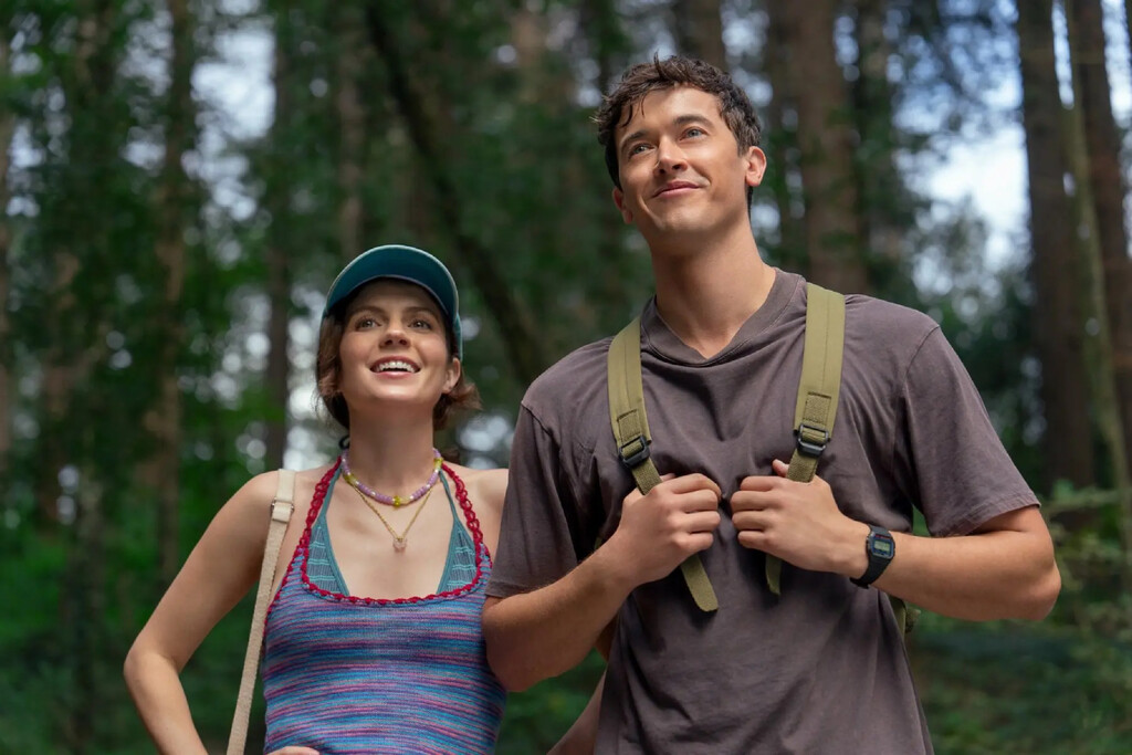 Netflix acierta con su nueva comedia romántica. 'Gente que conocemos de vacaciones' nos deja un recorrido por la amistad, viajes por el mundo y una química innegable