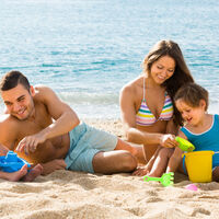 13 imprescindibles que no pueden faltar en un día de playa con niños