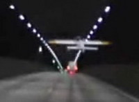 El juguete definitivo para tu coche: un avión de radiocontrol