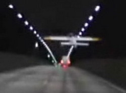El juguete definitivo para tu coche: un avión de radiocontrol