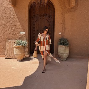 Sfera arrasa en las rebajas con los vestidos boho de largo midi más frescos, tan elegantes como los de lujo y que estilizan piernas 