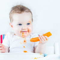 ¿Cuántos días hay que dejar pasar entre un alimento y otro al principio de la alimentación complementaria?