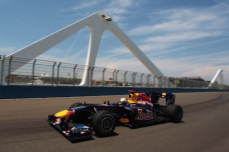 GP de Europa 2010: Sebastian Vettel y Robert Kubica destacan rompiendo el crono