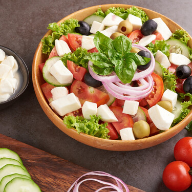 Ya en Lidl: un queso griego en aceite de oliva y hierbas perfecto para ensaladas deliciosas