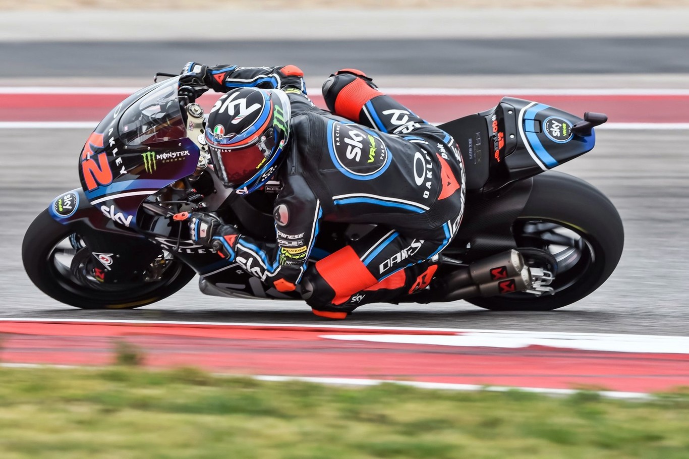 Pecco Bagnaia lleva al límite a Álex Márquez para hacerse con el triunfo y el liderato de Moto2 en Austin