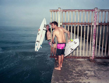 Obras de Andy Warhol y Jean-Michel Basquiat se van a la playa en la nueva colección de Billabong