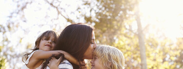 El enorme y mágico poder que tienen los besos en nuestros hijos