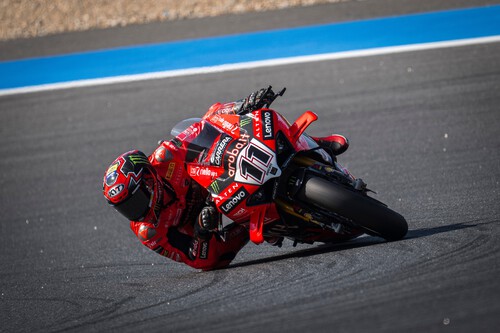 Nicolò Bulega retrasa el alirón de Toprak Razgatlioglu hasta Jerez consiguiendo una victoria de oro para Ducati 