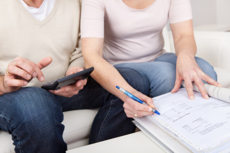 El Gobierno de España propone subir las pensiones de las madres: ¿lo creemos o sacamos la bola de cristal?