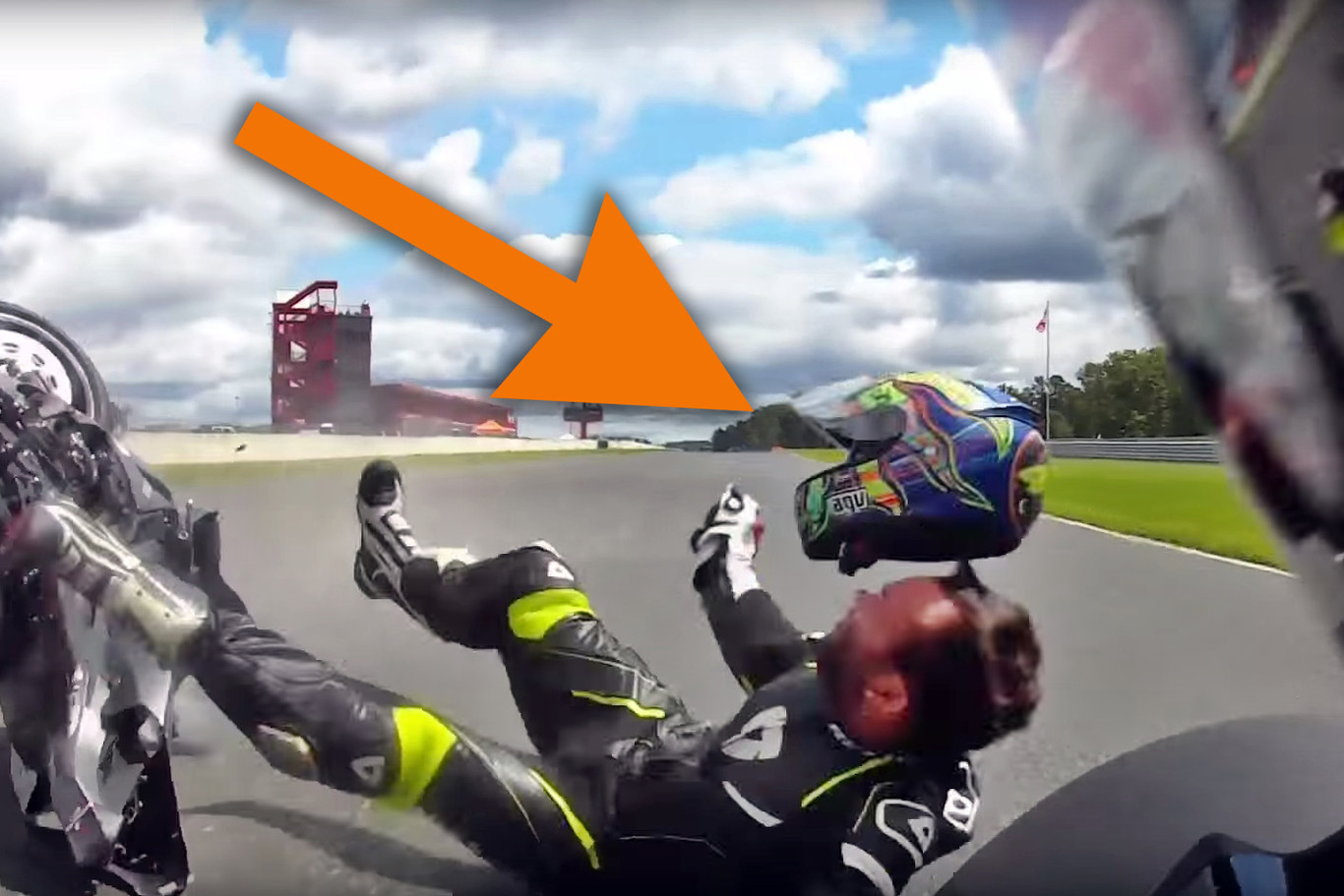 Este aterrador vídeo en YouTube nos recuerda la enorme importancia de elegir el casco apropiado para la moto