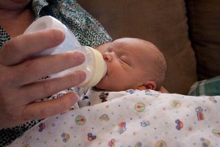 Los lácteos en la alimentación infantil: ¿qué leche artificial es mejor?