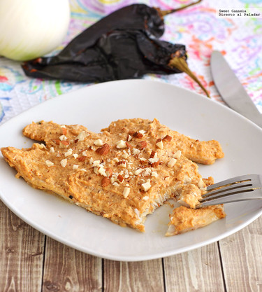 Pescado con salsa cremosa de almendras y chipotle. Receta