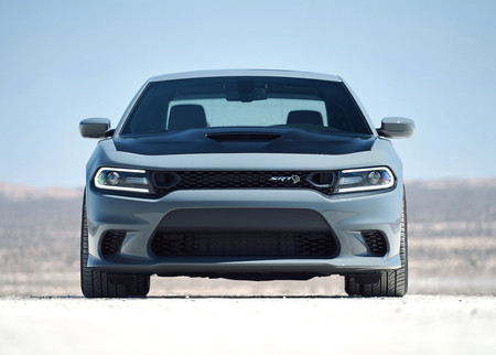 El Dodge Charger 2019 le gana tiempo al tiempo con mejoras en todas sus versiones