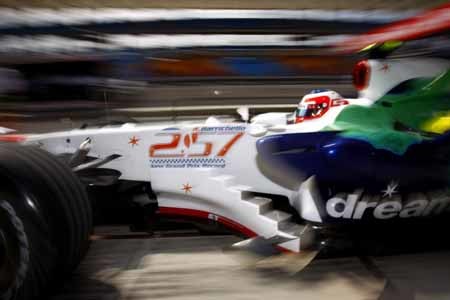 Barrichello luce orgulloso el '257' en su Honda