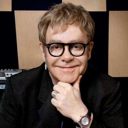 Elton John recula: la boquita de piñón también pide perdón