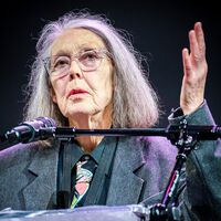 Anne Carson, Nobel de literatura: “La madre nos tenía prohibido caminar hacia atrás, así es como caminan los muertos, decía”