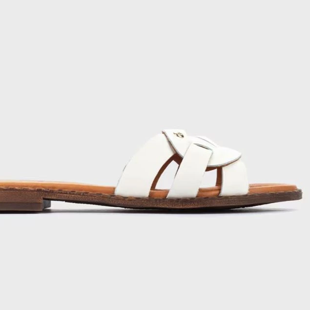 Sandalias de mujer de piel con plantilla acolchada
